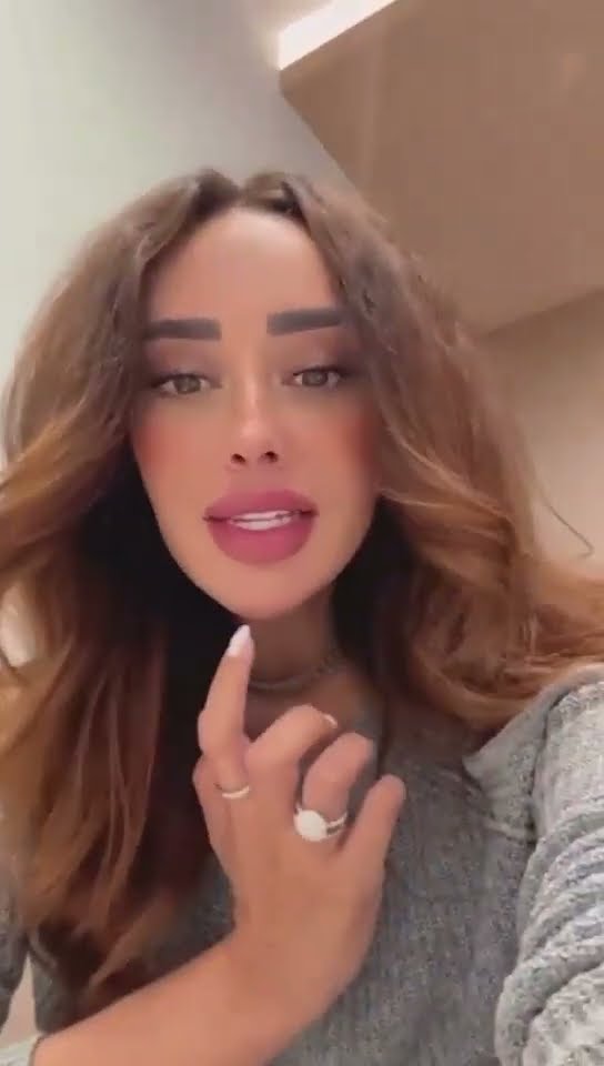 من دبي… إصلاح فينيرز قديمة وعلاج اللثة